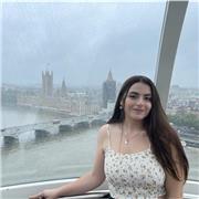 Soy maestra de Educación Infantil con Mención en NEE y estoy empezando Educación Primaria. He estado viviendo el Londres y estuve enseñando Español a unos amigos Italianos e Ingleses y me gusto mucho la experiencia